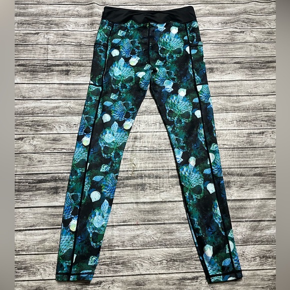 Women’s Medium CVG Constantly Varied Gear Mermaid Skull Leggings Excellent Cond - Picture 9 of 11